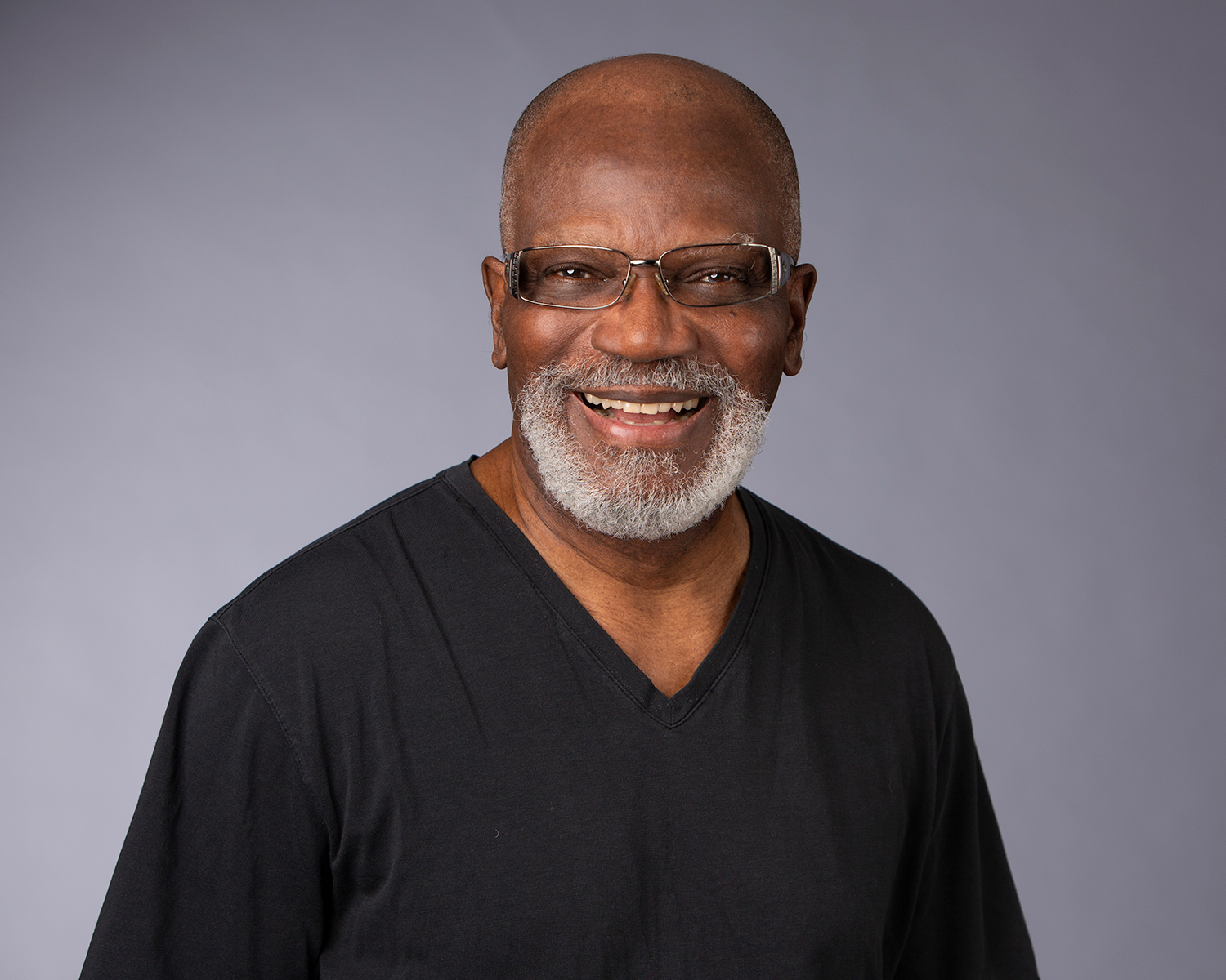 Casual business headshot at studio Dots Oyenuga