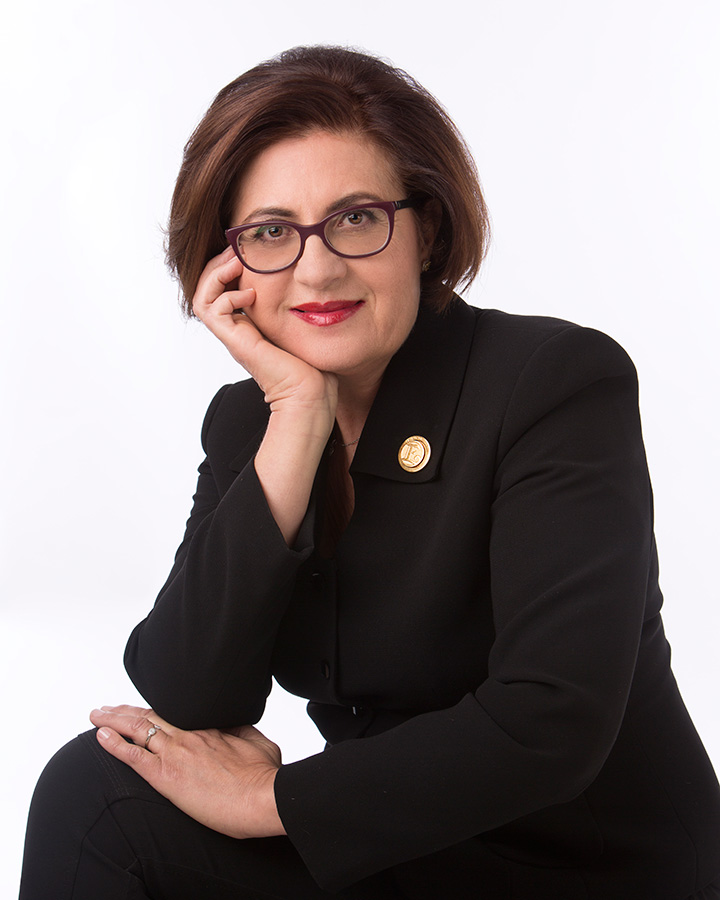 Headshot of Kangen water distributor, Shoreh Janfazza